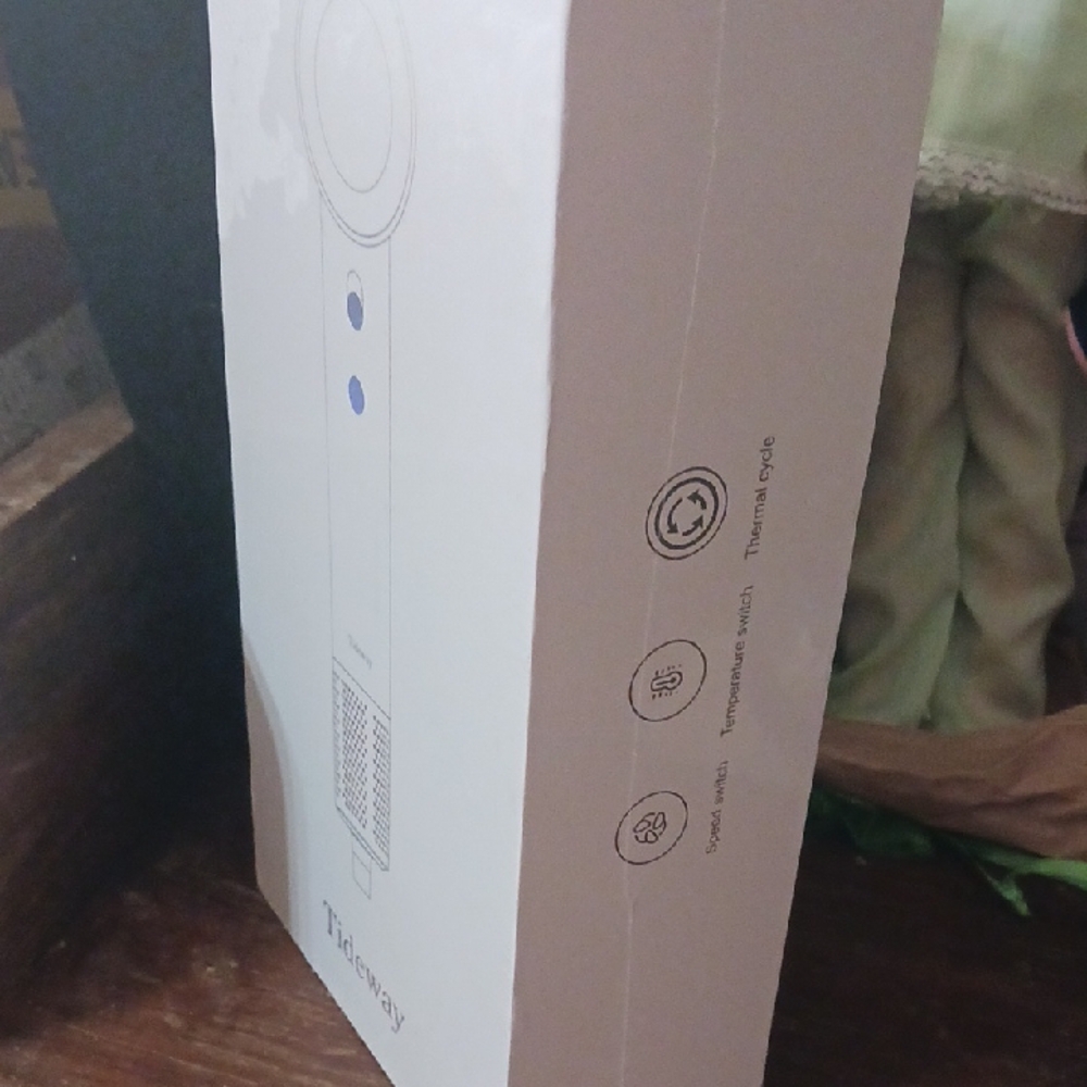 New In Box Tideway Hair Dryer in White - Picture 3 of 3